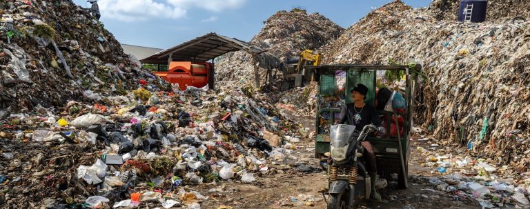 Alliantie Om Plastic Afval Te Beëindigen Leden Creëerden 1.000x Meer Plastic Dan Ze Opruimden INDIGNATIE AI & Politiek