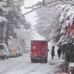 Video | Dikke laag sneeuw leidt tot veel overlast in Zuid-Korea