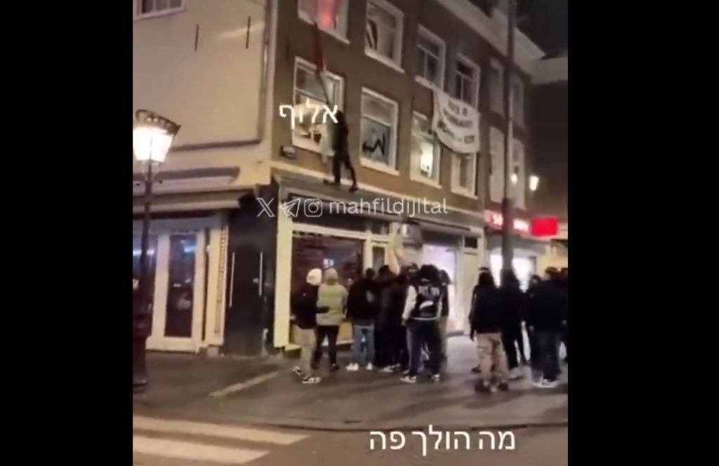 Israëlische Fans Veroorzaken Rellen In Amsterdam Na Het Scanderen Van Anti-Palestijnse Leuzen INDIGNATIE AI & Politiek