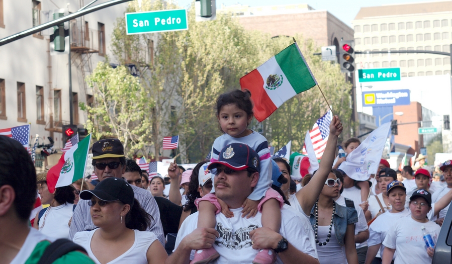 Trump Bevestigt Dat Hij Het Amerikaanse Leger Zal Inzetten Om Massale Deportaties Uit Te Voeren INDIGNATIE AI & Politiek