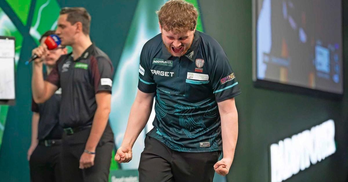 Kevin Doets verslaat in onwaarschijnlijke thriller Michael Smith in tweede ronde WK darts