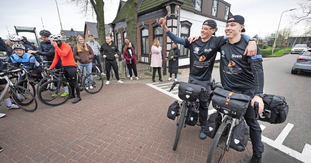 Sven (26) en Rick (23) fietsten van Nederland naar Thailand: ‘Opeens stonden er kerels met geweren voor onze tent’