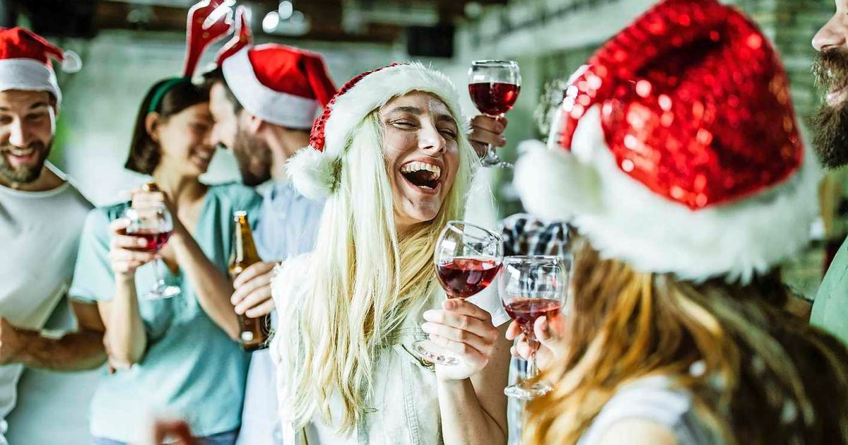 Kerstborrels op het werk steeds braver: van schnapps en shotjes naar een vegan en 0.0 ’beleving’