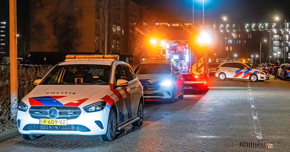 Man in Rotterdam met schotwond in zijn hoofd naar ziekenhuis gebracht