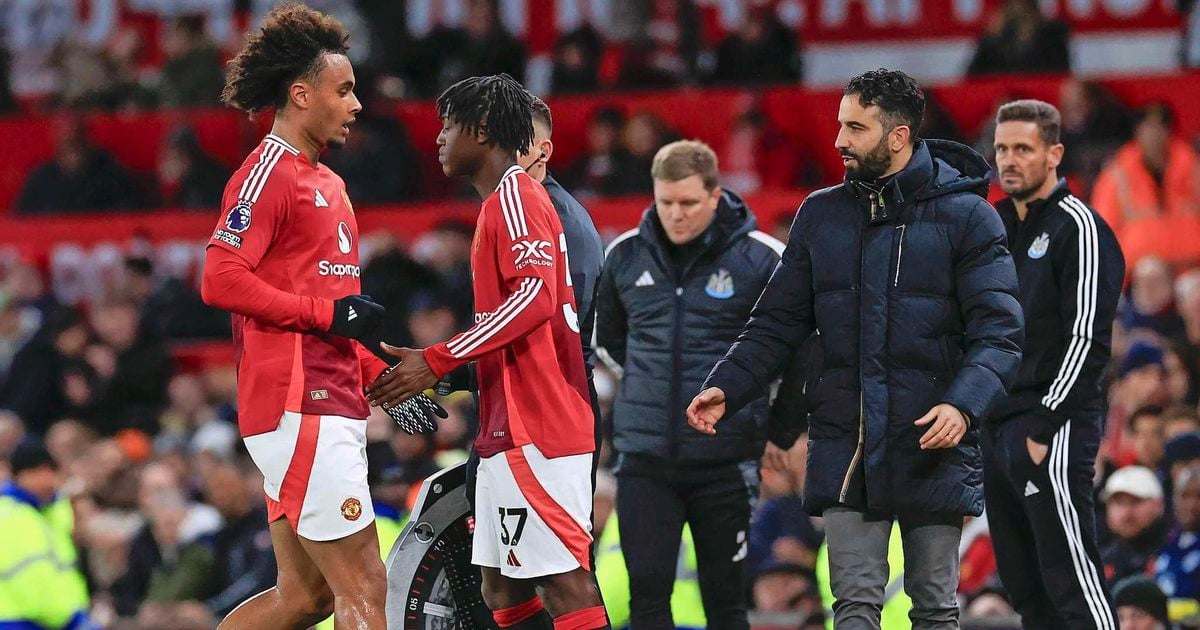 Joshua Zirkzee al na 33 minuten spelen gewisseld bij vierde nederlaag op rij Manchester United