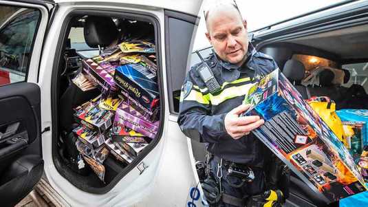 Politie heeft de handen vol aan verboden vuurwerk uit Duitsland: ’Dit kan niet meer tegen ons worden gebruikt’ | Binnenland