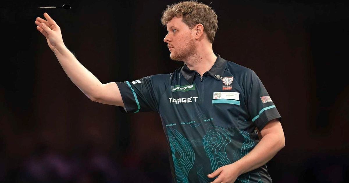 Nederlandse ’stuntman’ Kevin Doets uitgeschakeld op WK darts na thriller tegen Chris Dobey