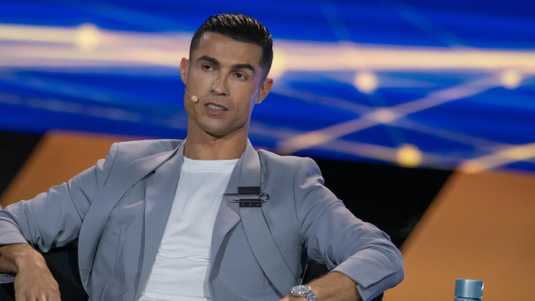 Ligue 1 betrekt Lionel Messi bij antwoord op kritiek Cristiano Ronaldo: ’Hij speelt in 38 graden…’ | Voetbal