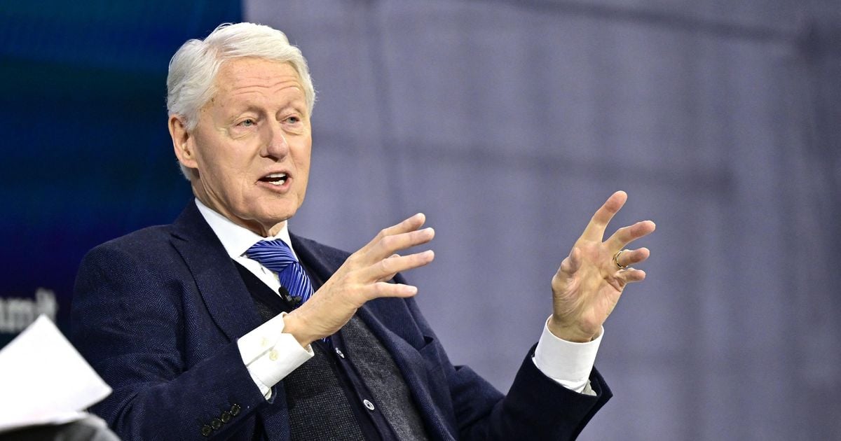 Oud-president Bill Clinton met koorts opgenomen in ziekenhuis