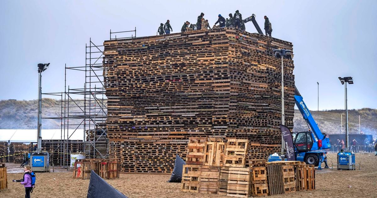 LIVE | Vreugdevuren Scheveningen en Duindorp maandagavond al aangestoken