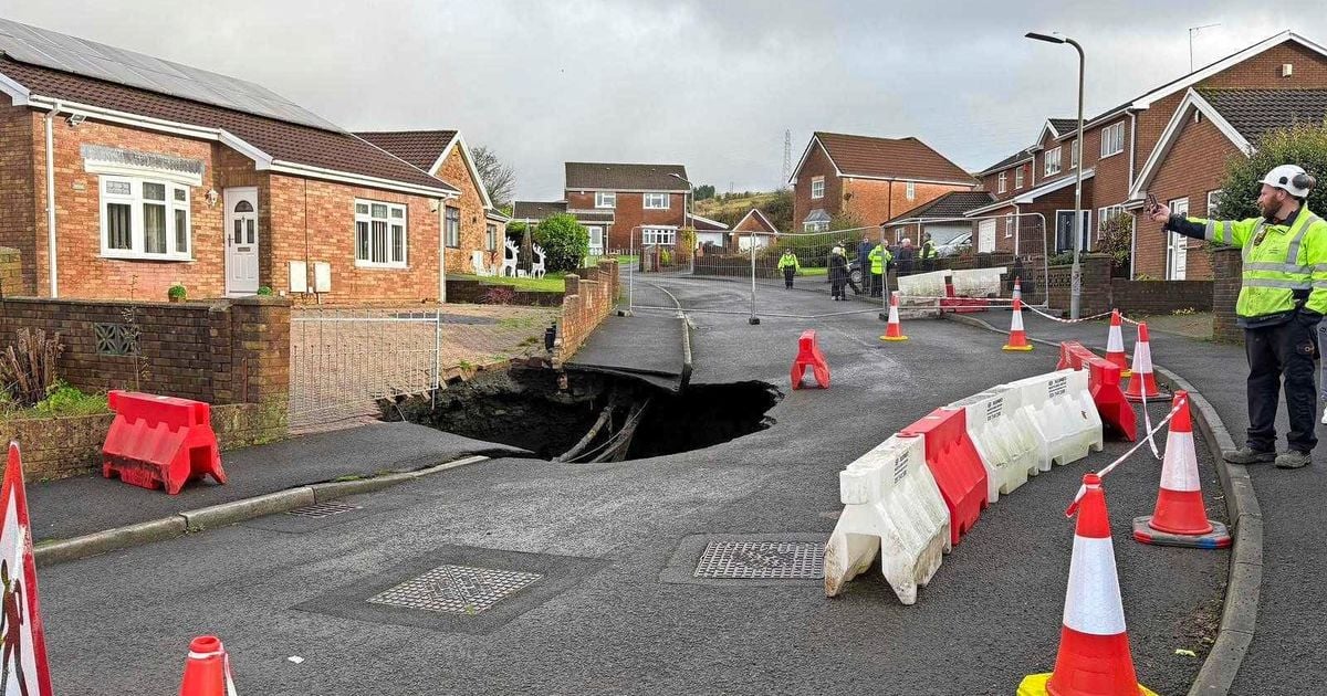 Rustige woonwijk verrast door sinkhole van ruim 18 meter: ’Het was heel eng’