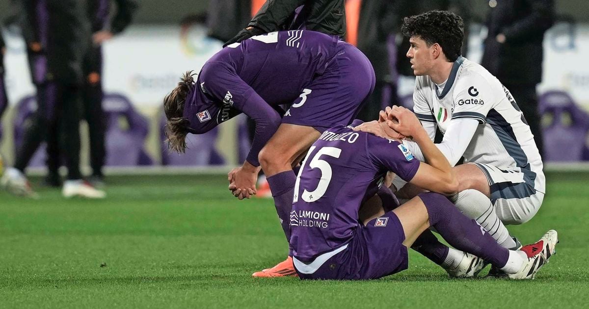 Fiorentina-speler Edoardo Bove ’wakker en alert’ na ineenstorten op veld; waardering voor Denzel Dumfries