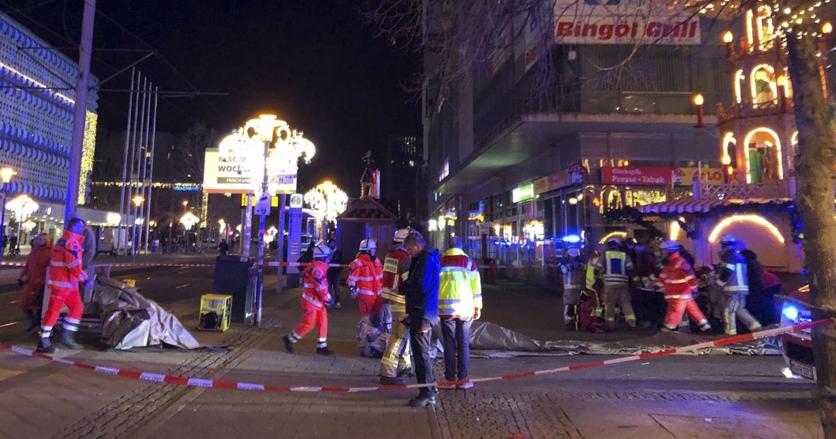 LIVE | Lokale hulpdiensten melden 60 tot 80 gewonden nadat auto inrijdt op Duitse kerstmarkt