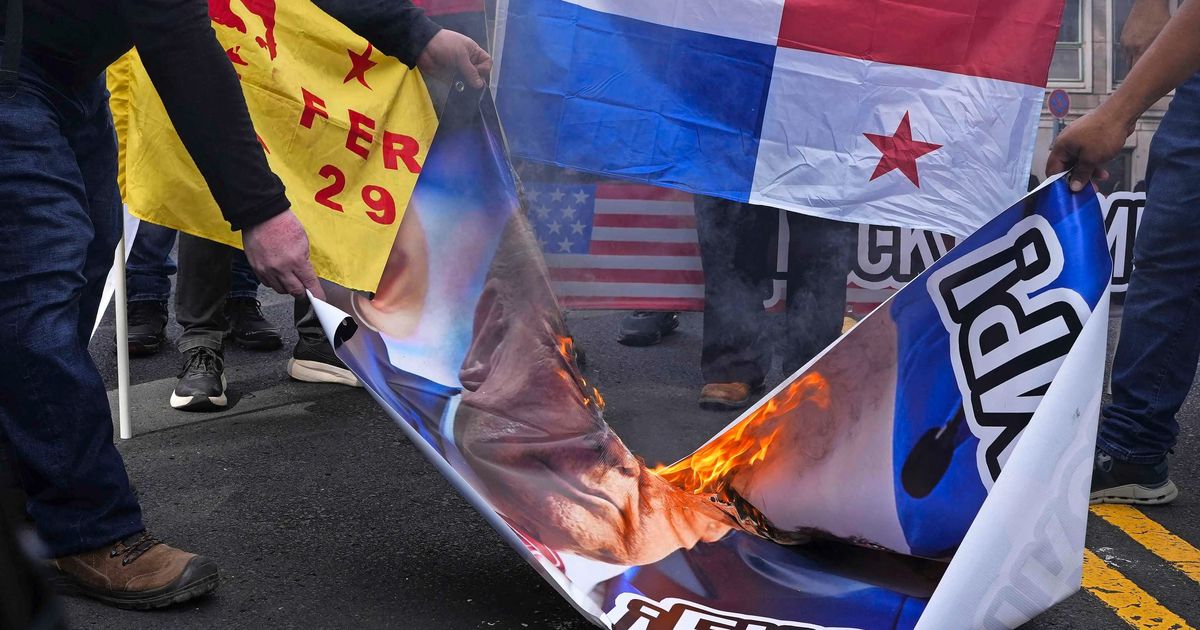 Protesten na dreigement Trump over Panamakanaal: foto aanstaande president verbrand