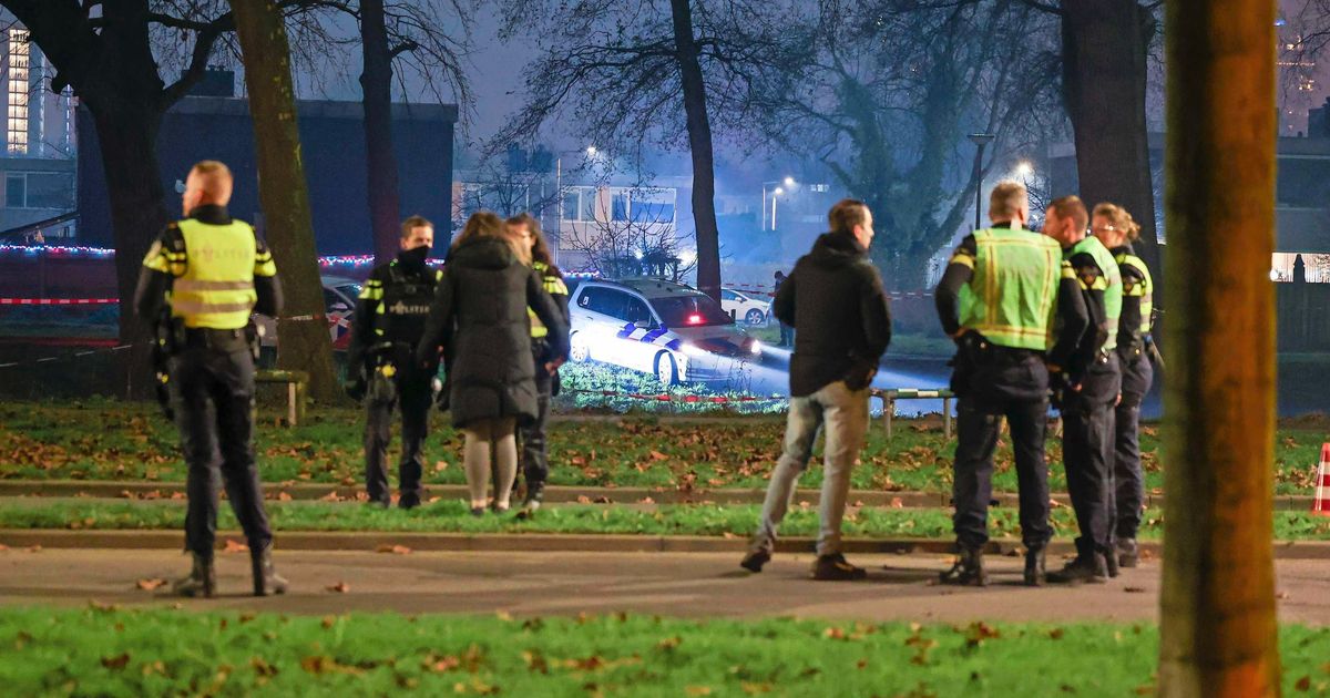 Politie schiet na waarschuwingsschoten twee mannen neer na achtervolging in Rotterdam