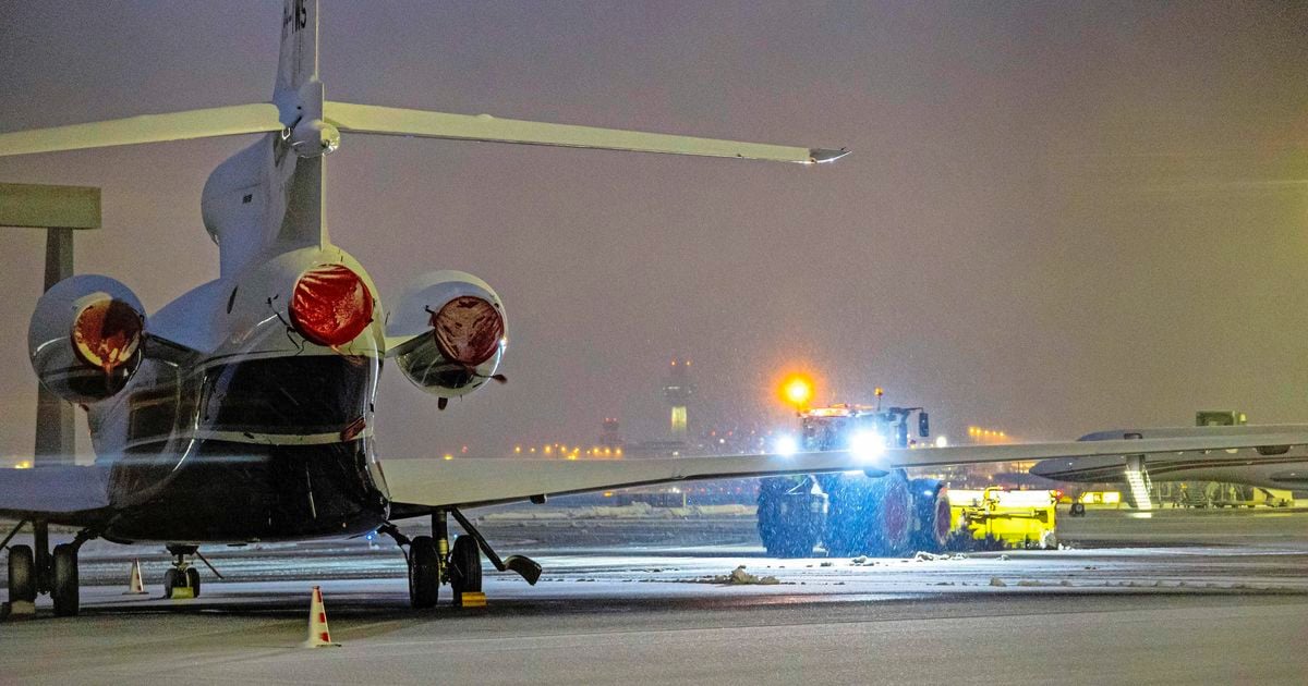 Schiphol schrapt tientallen vluchten vanwege sneeuw