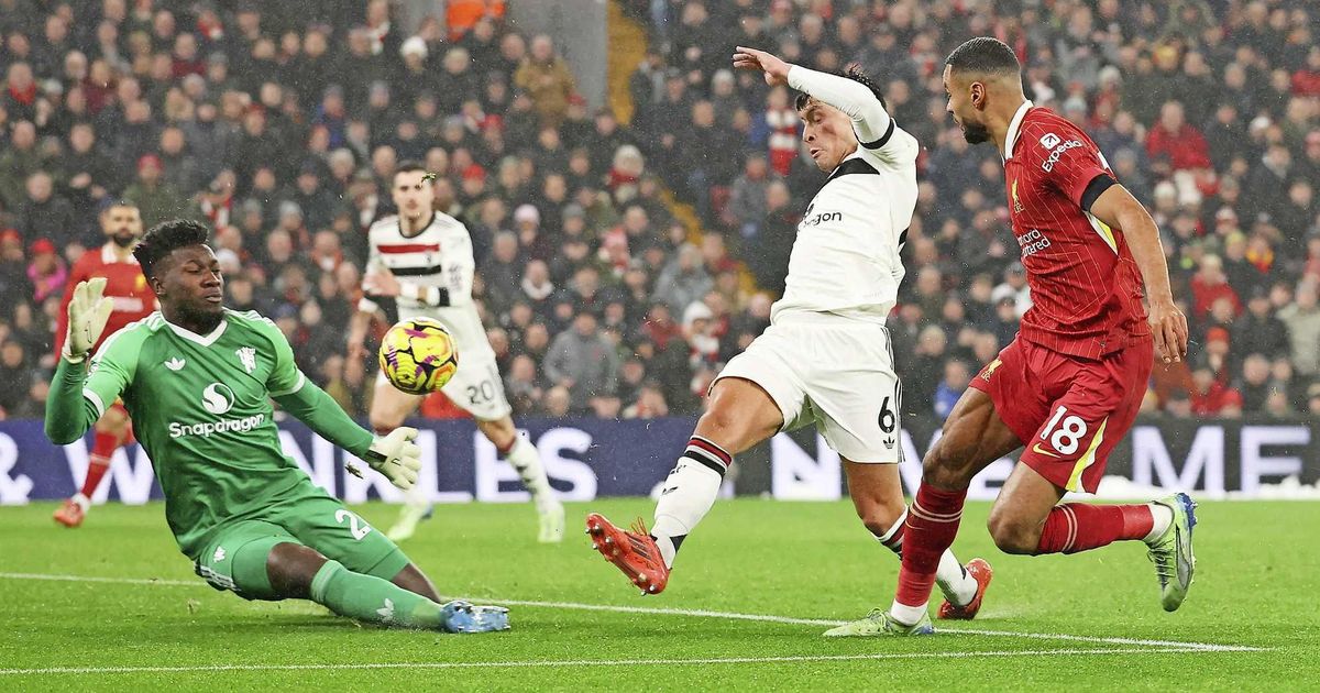 LIVE Premier League: Salah schiet na handsbal De Ligt Liverpool op voorsprong tegen Manchester United | Voetbal