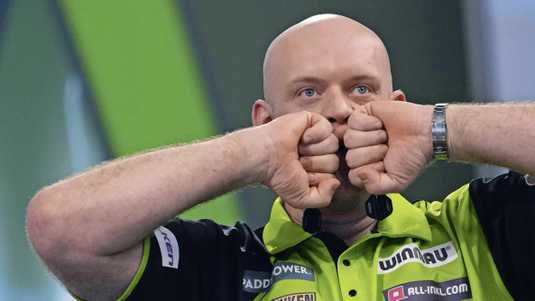 Michael van Gerwen na zege op Chris Dobey in finale WK darts: ’Op z’n bakkes!’ | Darts