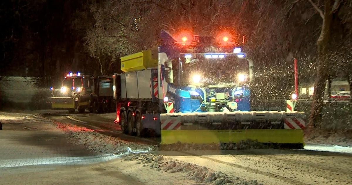 LIVE | Wagens Rijkswaterstaat strooien al ruim 1 miljoen kilo zout, code geel om gladheid